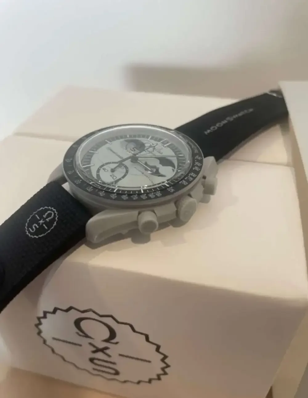 NWOT Omega x Swatch Mission to Earthphase Moonshine Snoopy Cold Moon Full Watch